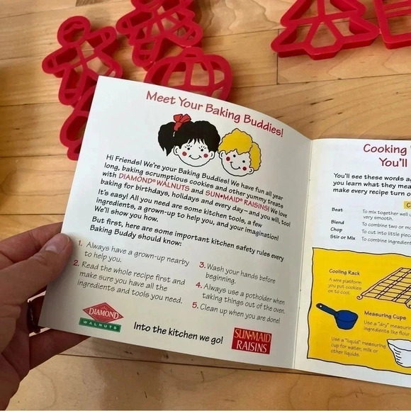 1994 SUNMAID RAISINS & DIAMOND WALNUTS BAKING BUDDIES BAKING KIT Cookie Cutters - Picture 7 of 9